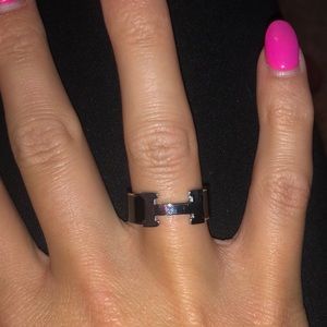 Black H*ermes ring